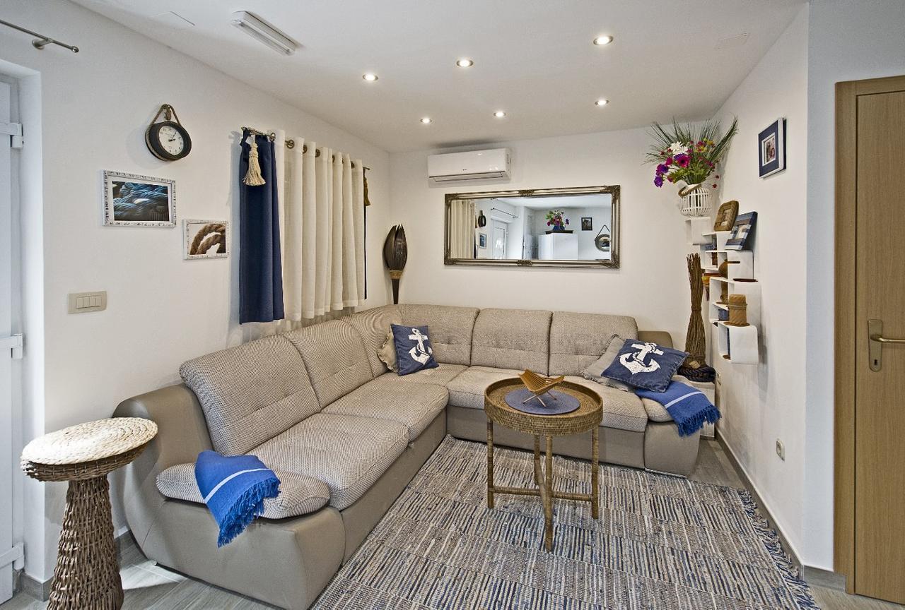 Holiday Home Listesi 1 โตรกีร์ ภายนอก รูปภาพ
