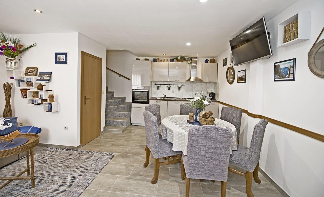 Holiday Home Listesi 1 โตรกีร์ ภายนอก รูปภาพ