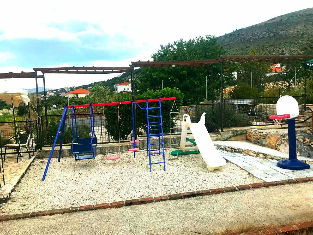 Holiday Home Listesi 1 โตรกีร์ ภายนอก รูปภาพ