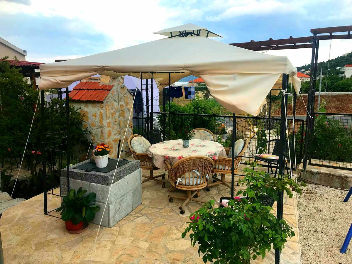 Holiday Home Listesi 1 โตรกีร์ ภายนอก รูปภาพ